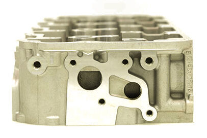 LBZ Cylinder Head for GM CHEVROLET Silverado Kodiak  Express GMC Sierra 2500HD Savana 3500 Topkick V8 403cid engine 6.6L 16V 98025702